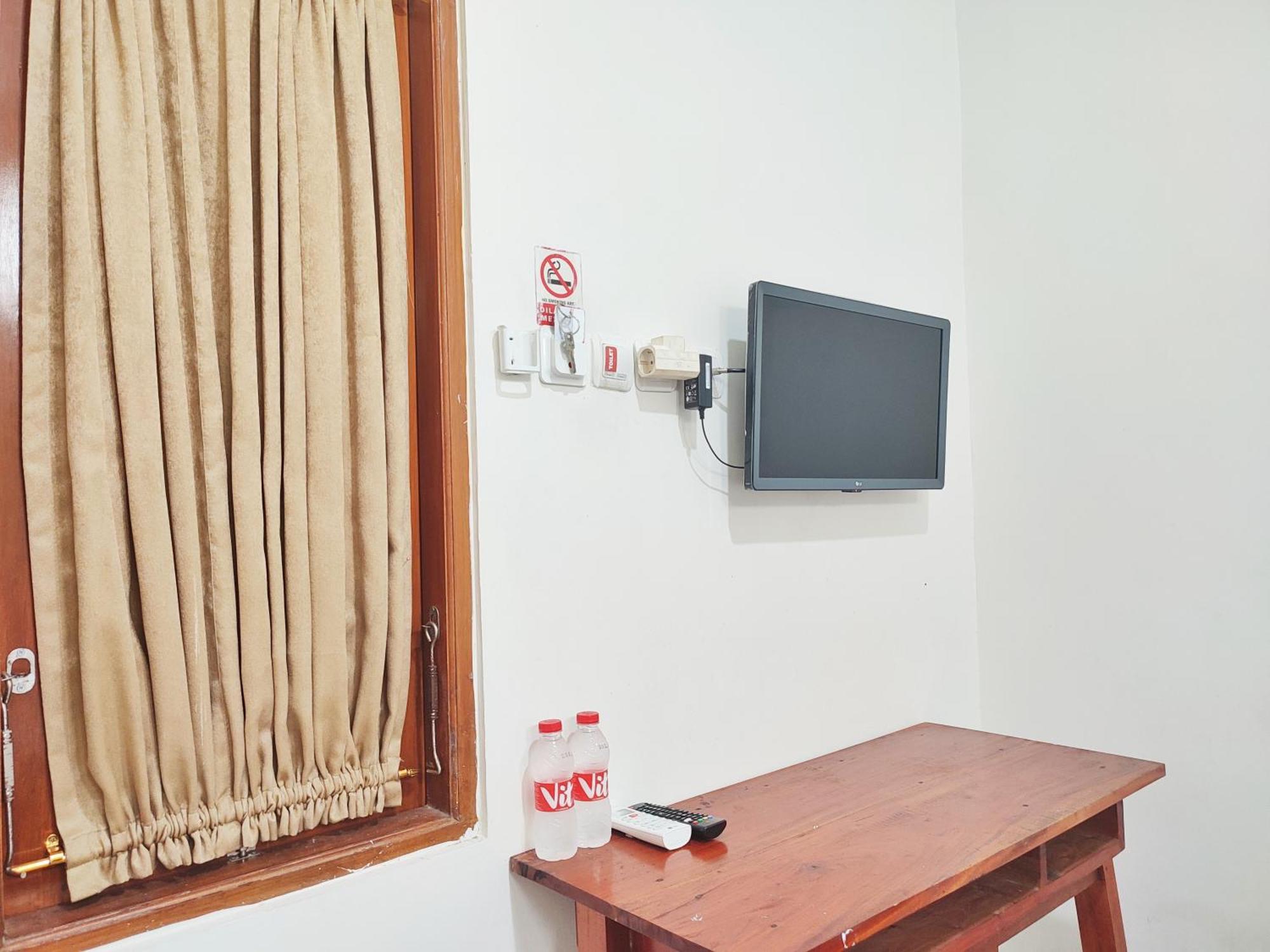 Happy Syariah Hotel Near Jombor Mitra Reddoorz Sleman  Exterior photo