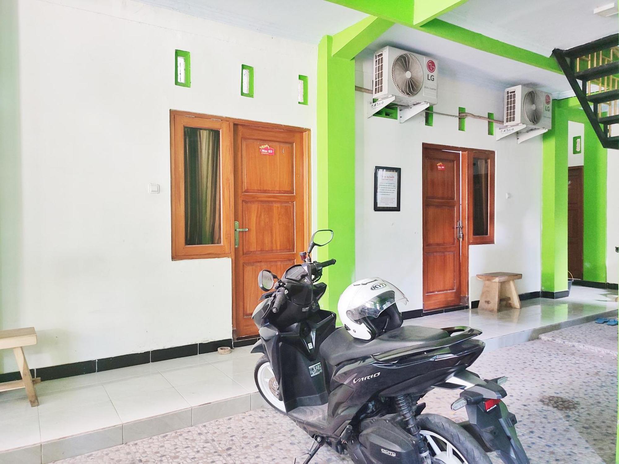 Happy Syariah Hotel Near Jombor Mitra Reddoorz Sleman  Exterior photo